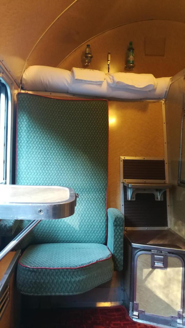 Le Train Des Reves Hotel Dracy-Saint-Loup Bagian luar foto
