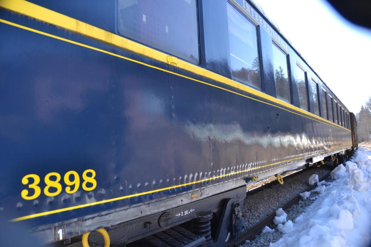 Le Train Des Reves Hotel Dracy-Saint-Loup Bagian luar foto