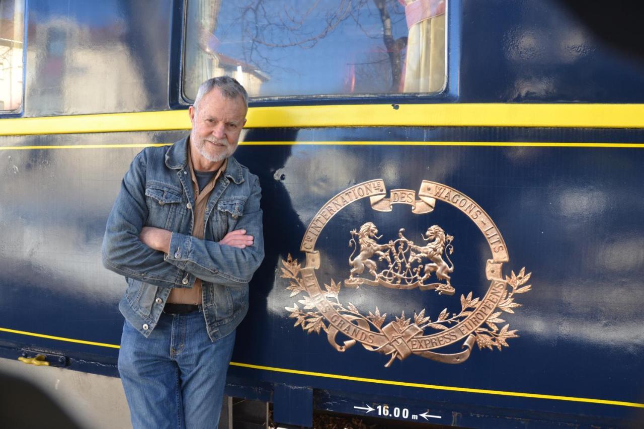 Le Train Des Reves Hotel Dracy-Saint-Loup Bagian luar foto