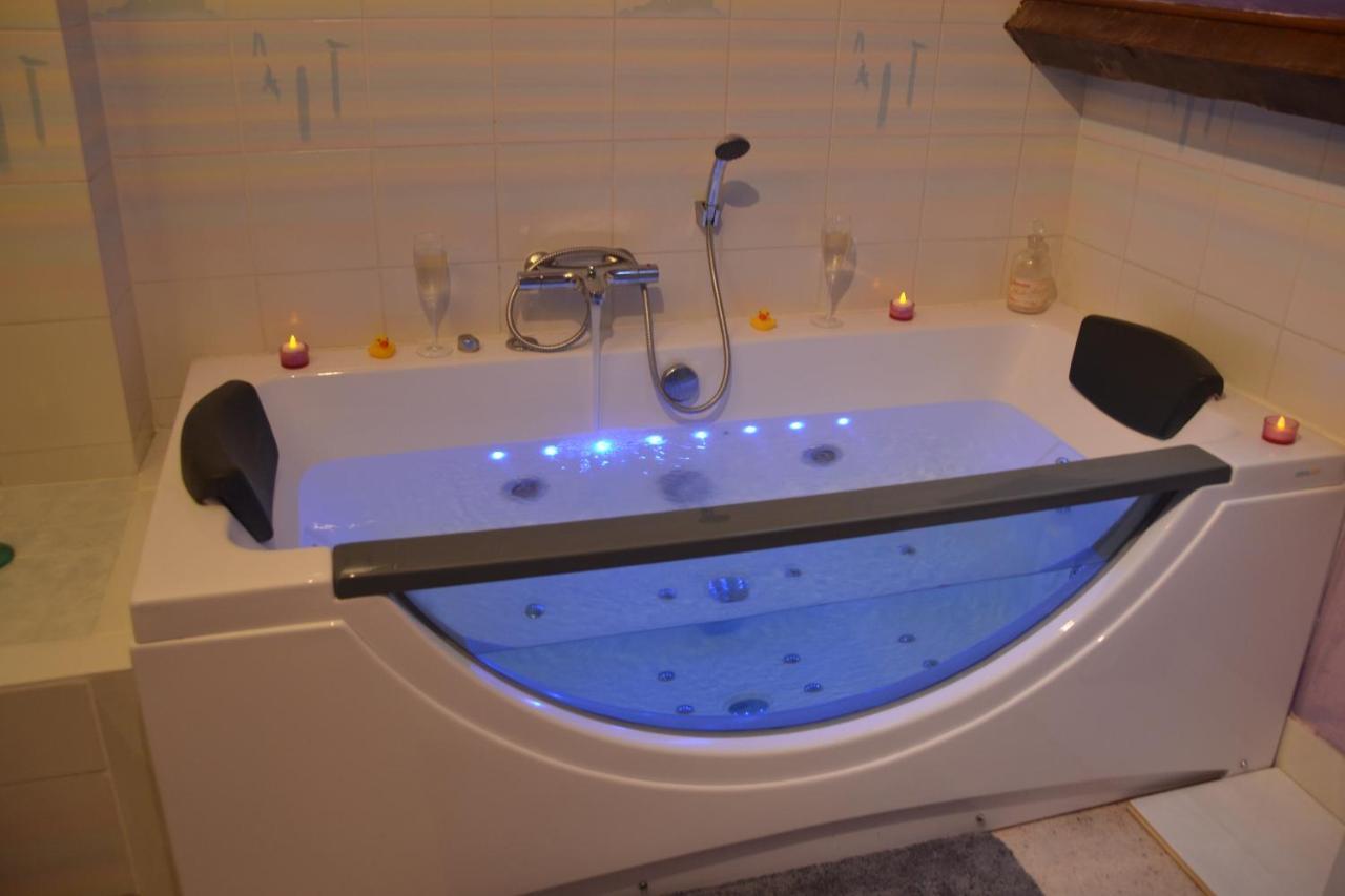 Le Train Des Reves Hotel Dracy-Saint-Loup Bagian luar foto