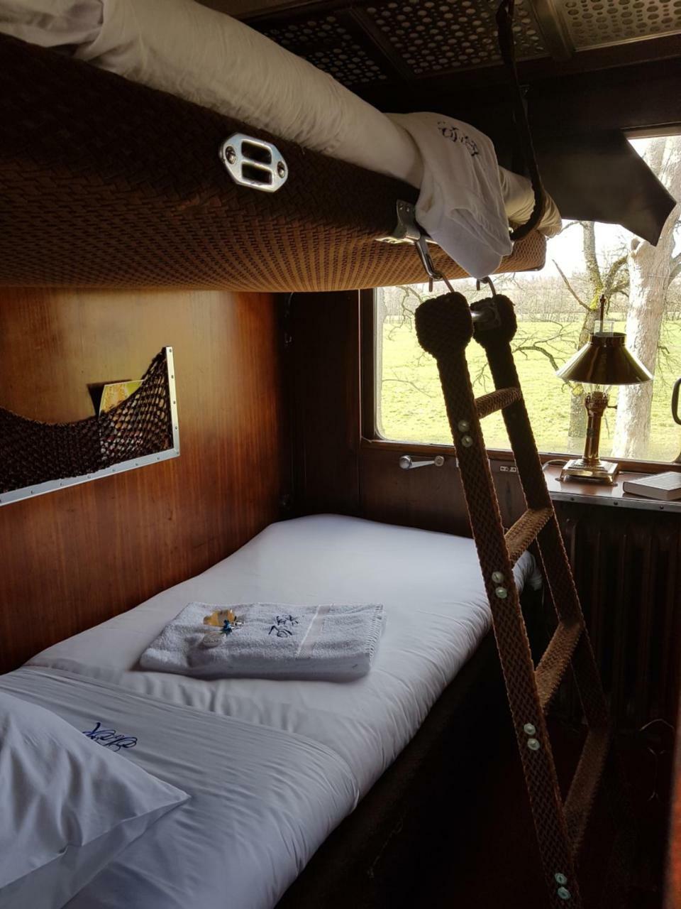 Le Train Des Reves Hotel Dracy-Saint-Loup Bagian luar foto
